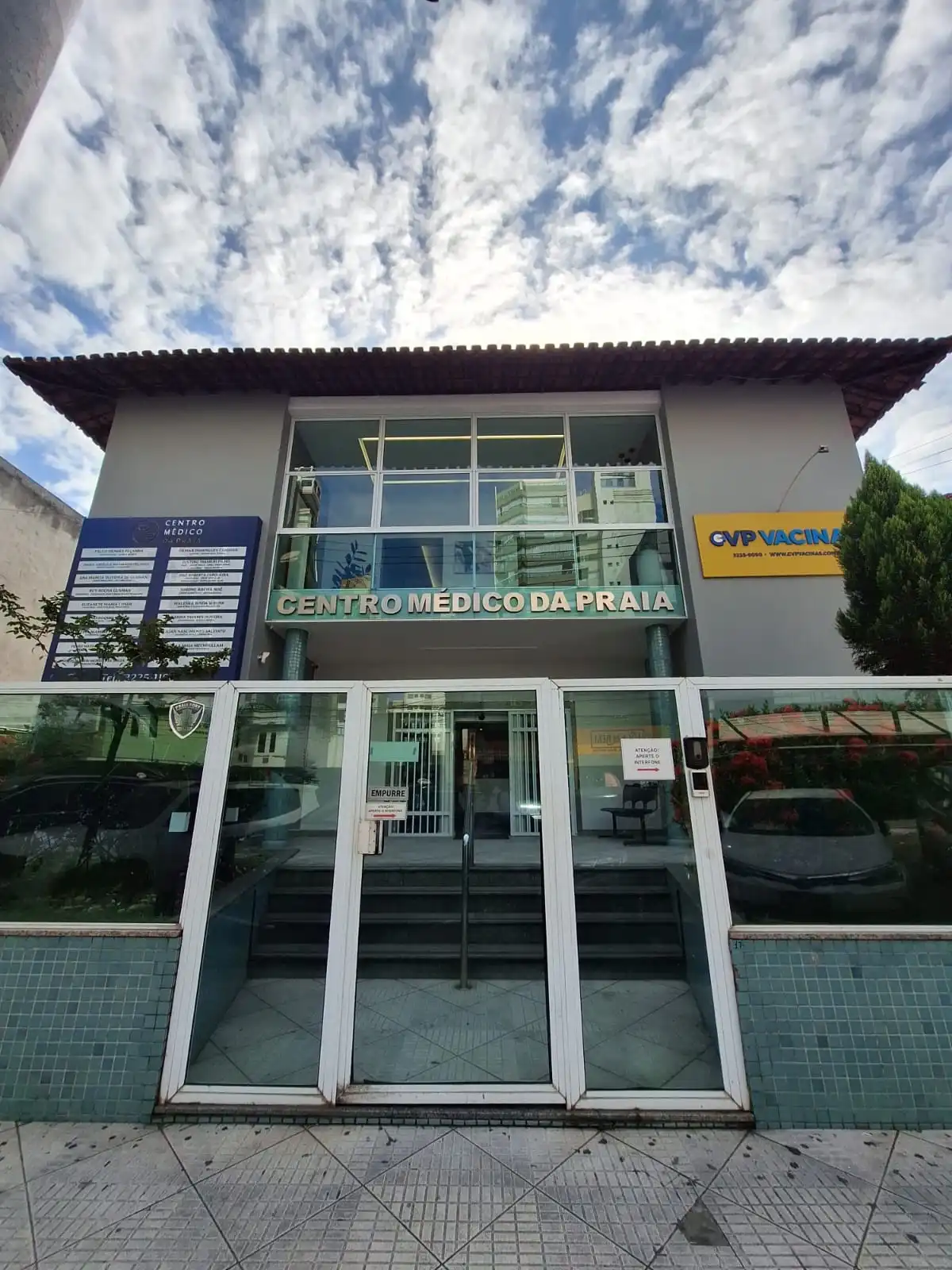 Fachada do Centro Médico da Praia em Vitória